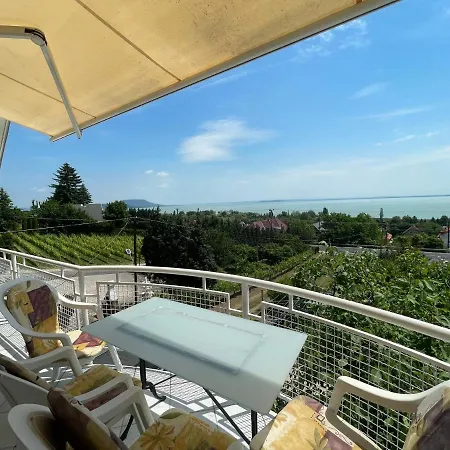 Tóranéző Ház Bed & Breakfast Balatongyörök