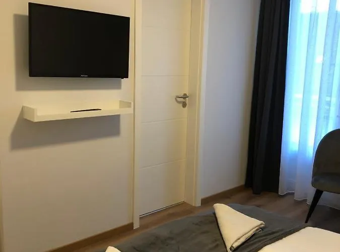 לינה וארוחת בוקר Toranezo Haz