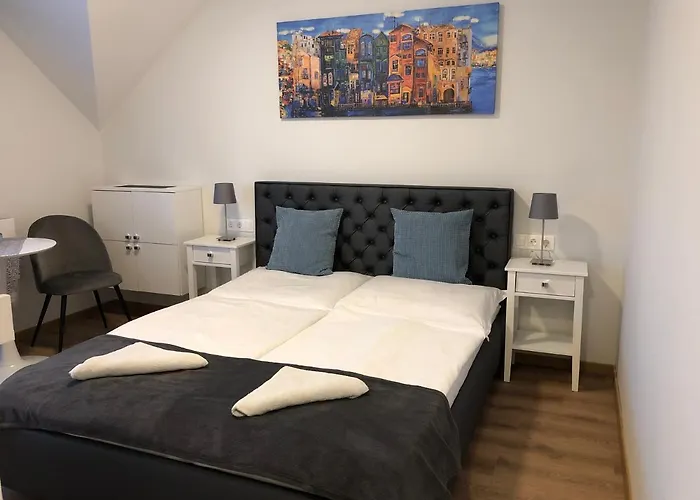 לינה וארוחת בוקר Toranezo Haz 3*