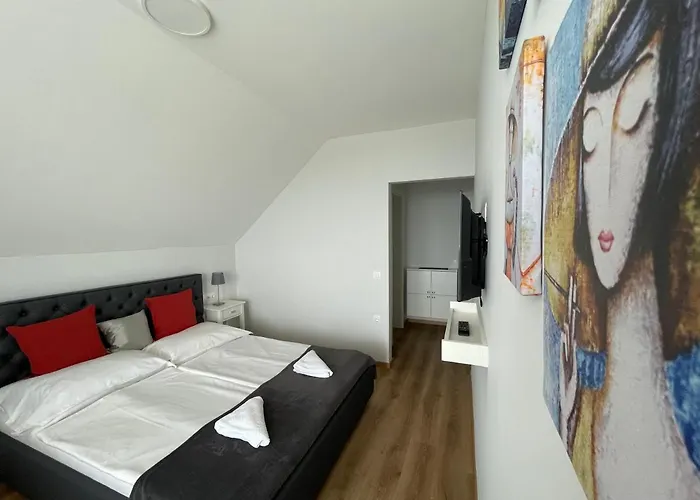 לינה וארוחת בוקר Toranezo Haz 3*