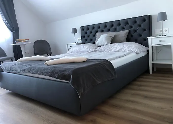 לינה וארוחת בוקר Toranezo Haz 3*