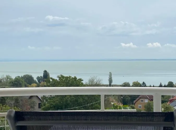 לינה וארוחת בוקר Toranezo Haz 3*