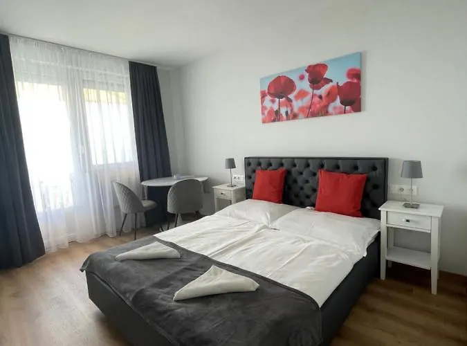 לינה וארוחת בוקר Toranezo Haz 3*